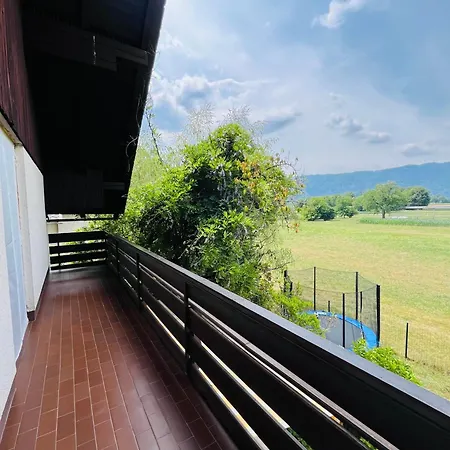 Apartma Dudi ホームステイ *
